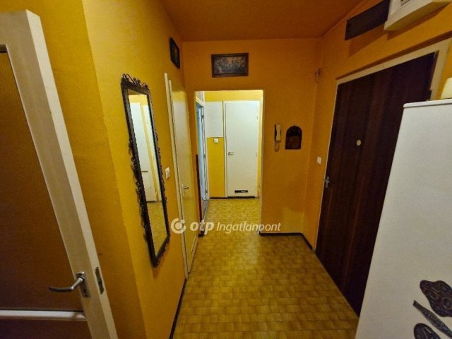 Eladó panellakás, Szekszárdon 31.9 M Ft, 2 szobás