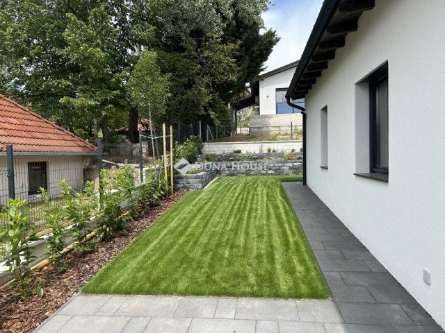 Eladó családi ház, Csömörön 229 M Ft, 4 szobás