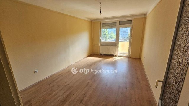 Eladó panellakás, Egerben 42 M Ft, 2 szobás