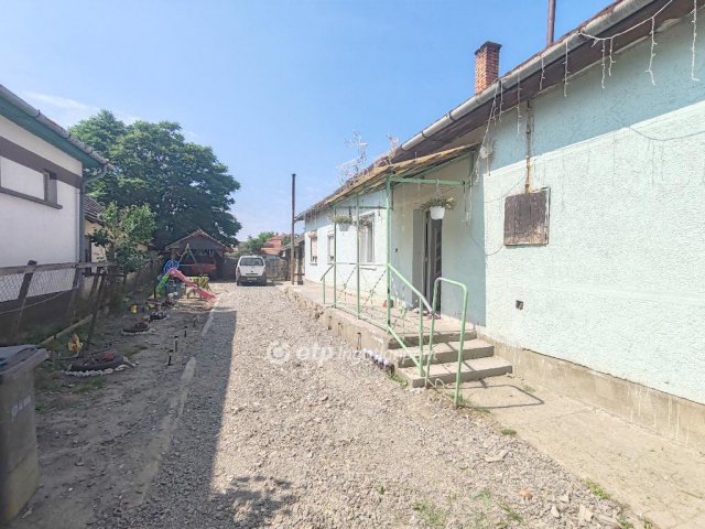 Eladó családi ház, Kőteleken 15 M Ft, 4 szobás