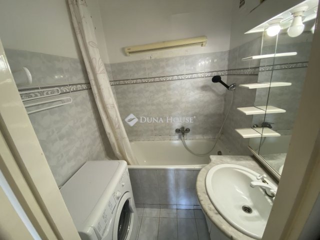 Eladó panellakás, Szegeden 58 M Ft, 3 szobás