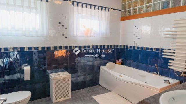 Eladó családi ház, Leányfaluban 179.9 M Ft, 5 szobás