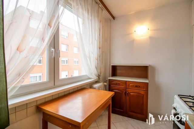 Eladó panellakás, Székesfehérvárott 61.9 M Ft, 3 szobás