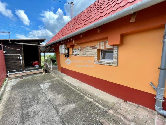 Eladó családi ház, Mohácson 32.99 M Ft, 2 szobás