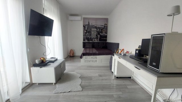 Eladó családi ház, Nagytarcsán 205 M Ft, 5 szobás