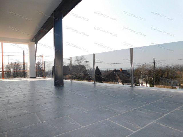 Eladó családi ház, Gyenesdiáson 395.01 M Ft, 7 szobás