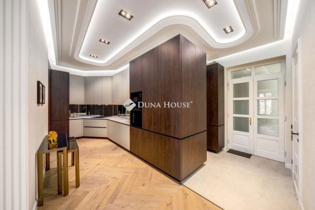 Eladó téglalakás, Budapesten, VI. kerületben 379 M Ft, 3 szobás