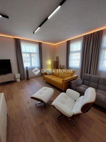 Eladó téglalakás, Baján 99.99 M Ft, 2 szobás