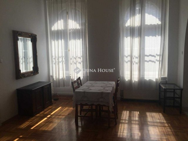 Eladó téglalakás, Budapesten, VI. kerületben, Izabella utcában