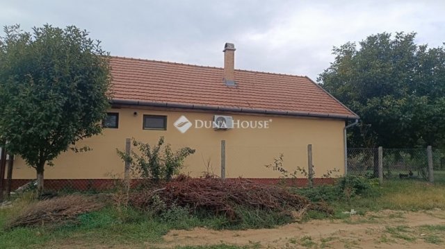 Eladó családi ház, Úrin 49.9 M Ft, 4 szobás