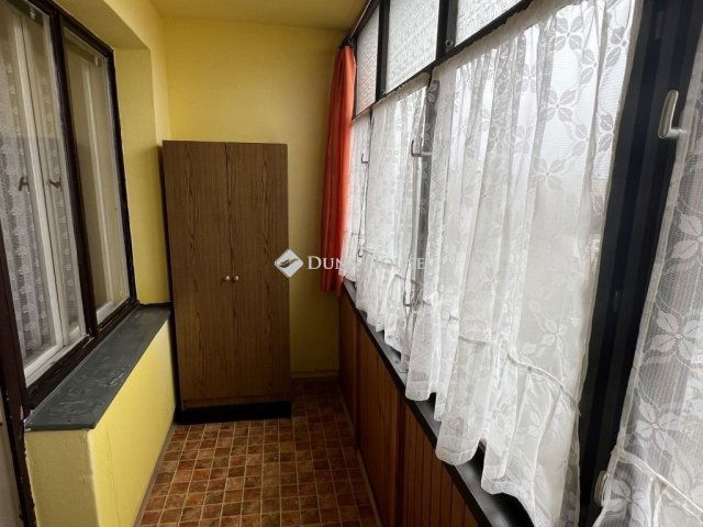 Eladó téglalakás, Dunaújvárosban 32.5 M Ft, 2 szobás