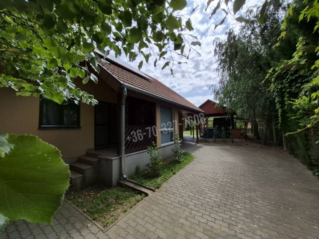 Eladó családi ház, Tiszafüreden 80 M Ft, 3+2 szobás