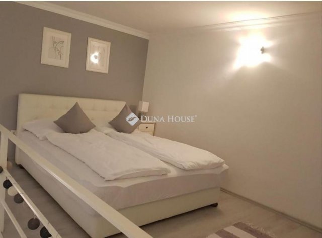 Eladó téglalakás, Budapesten, VI. kerületben 44 M Ft, 1 szobás