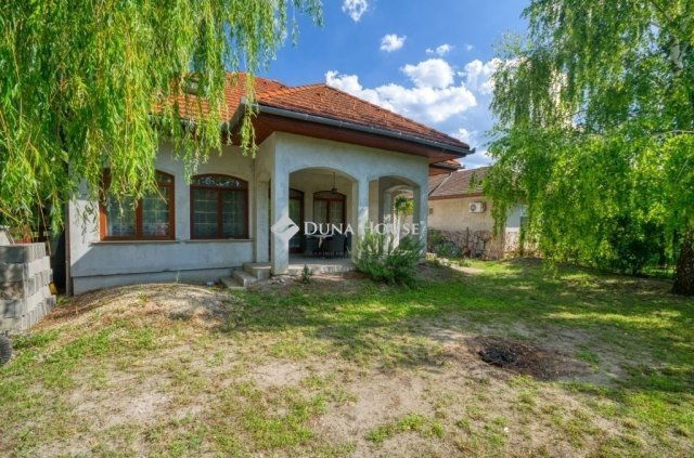 Eladó családi ház, Monoron 120 M Ft, 5 szobás