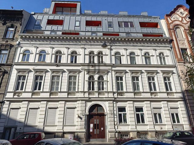 Eladó téglalakás, Budapesten, VI. kerületben 78.9 M Ft, 2 szobás