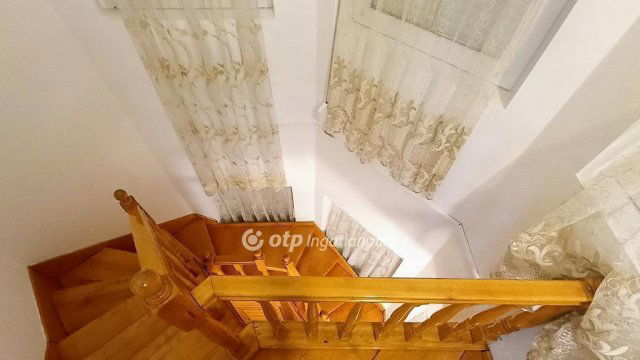 Eladó családi ház, Jászfényszarun 53.9 M Ft, 4+2 szobás