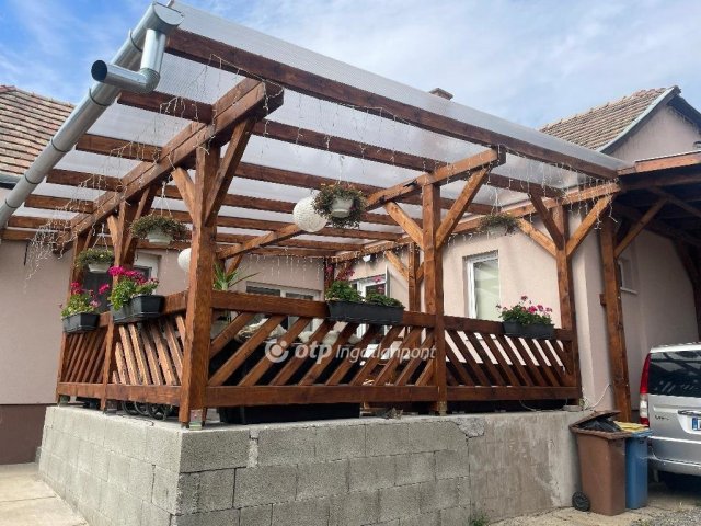 Eladó családi ház, Rózsaszentmártonon 52.5 M Ft, 4 szobás