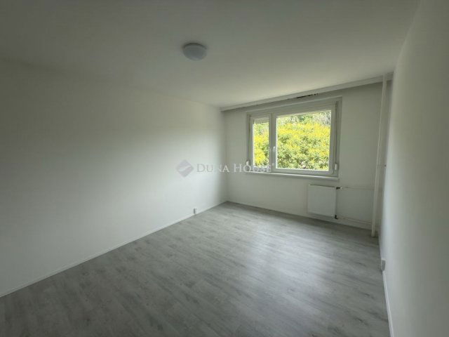 Eladó panellakás, Tatabányán 36.9 M Ft, 2 szobás