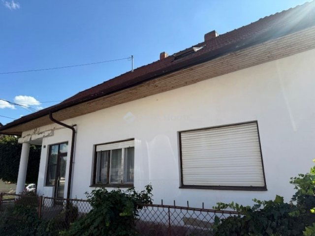 Eladó családi ház, Pécsett 129 M Ft, 5 szobás