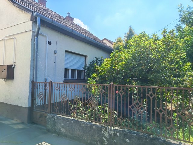 Eladó családi ház, Kaposváron, Cseri úton 49.9 M Ft, 2 szobás