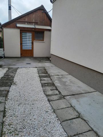 Kiadó iroda, Halásztelken, Kisgyár utcában 100 E Ft / hó