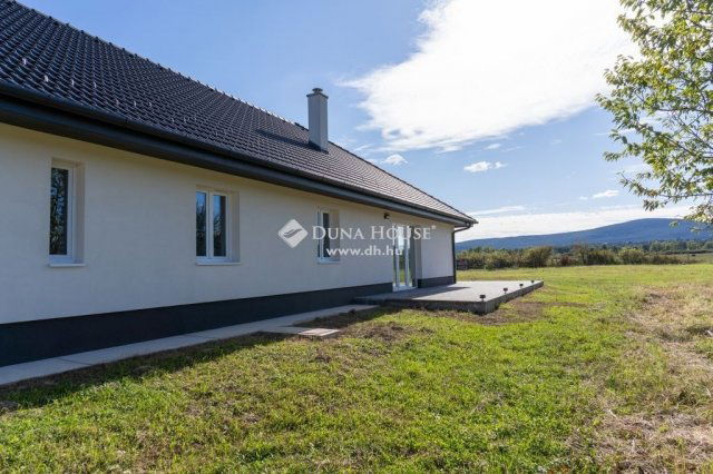Eladó családi ház, Pomázon 270 M Ft, 5 szobás