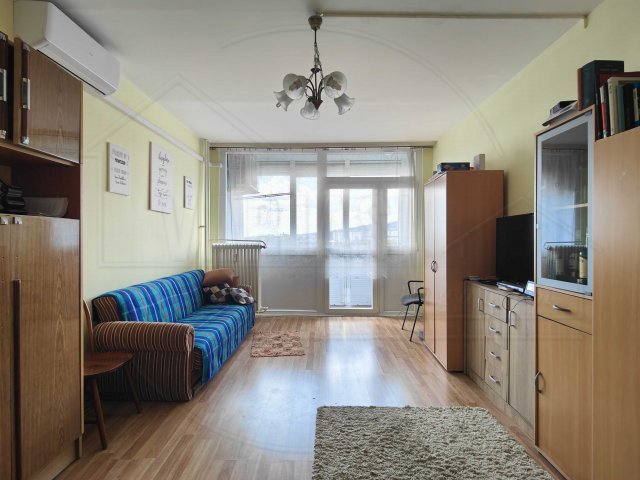Eladó panellakás, Pécsett, Szabadság utcában 46.9 M Ft