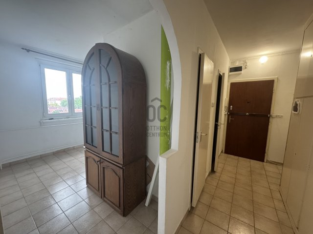 Eladó panellakás, Kecskeméten 41.9 M Ft, 3 szobás