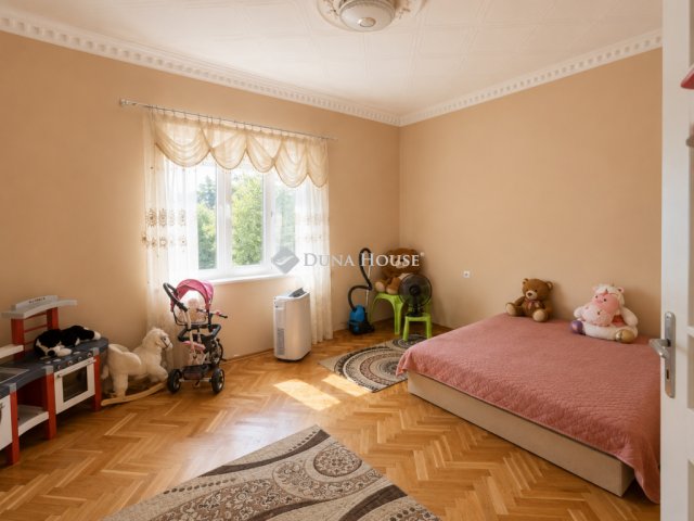 Eladó családi ház, Újszászon 35 M Ft, 4 szobás