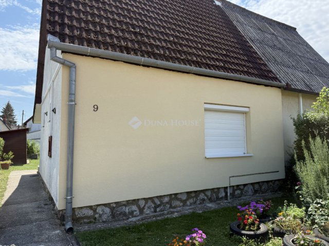 Eladó nyaraló, Harkányban, Tulipán utcában 28.9 M Ft, 3 szobás