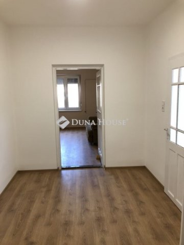 Eladó családi ház, Magyon 14.9 M Ft, 2 szobás