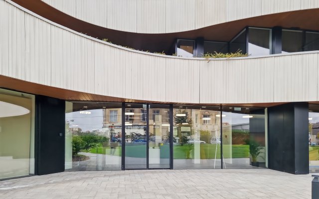 Kiadó iroda, Szegeden, Bakay Nándor utcában 236 E Ft / hó