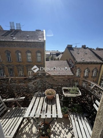 Eladó téglalakás, Budapesten, VI. kerületben 172 M Ft, 2 szobás