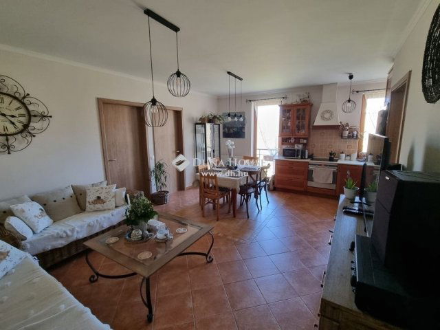 Eladó téglalakás, Veszprémben 79.99 M Ft, 2+3 szobás