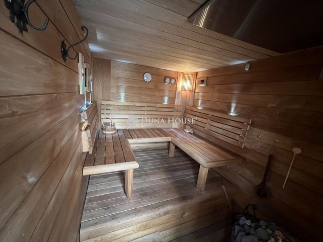 Eladó családi ház, Tasson 75 M Ft, 2 szobás