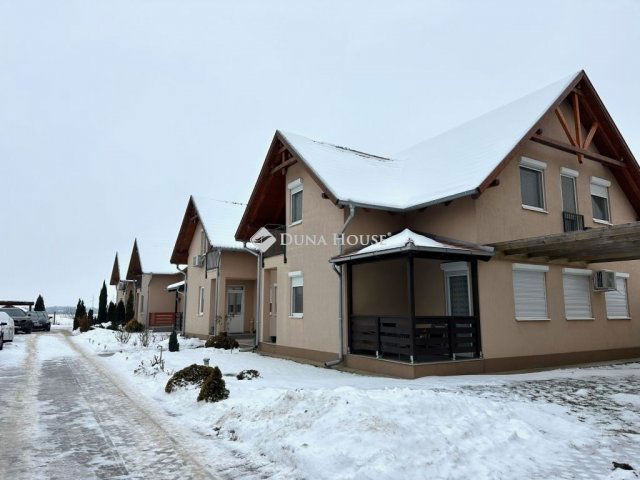 Eladó téglalakás, Dunavarsányban 74 M Ft, 3+1 szobás