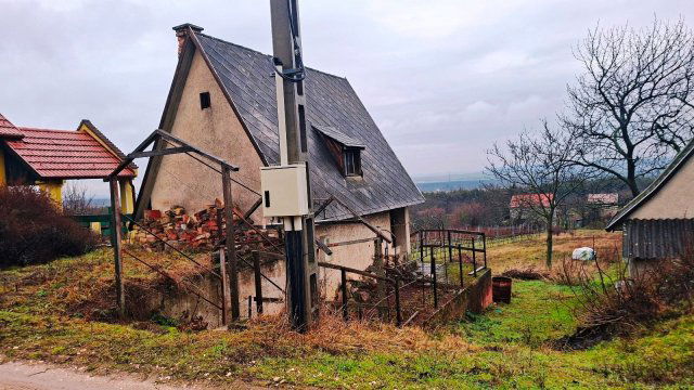 Eladó családi ház, Csákváron 5.5 M Ft, 2 szobás