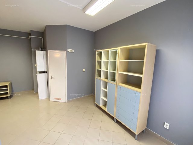 Kiadó üzlethelyiség, Kaposváron, Fő utcában 100 E Ft / hó