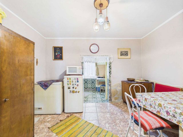 Eladó családi ház, Oroszlón 17.5 M Ft, 3 szobás