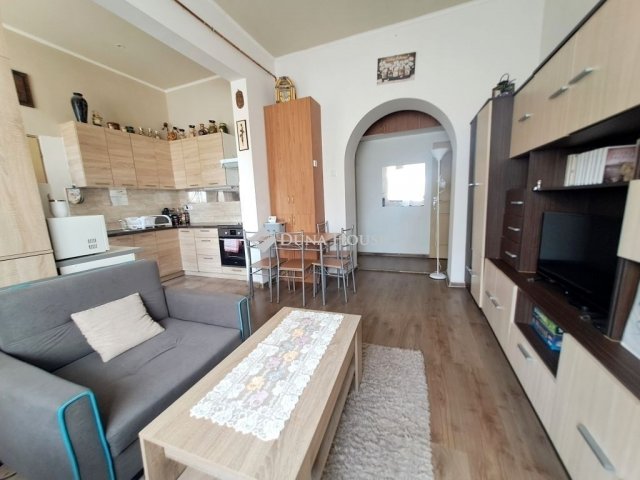 Eladó téglalakás, Budapesten, XV. kerületben 63 M Ft, 3 szobás