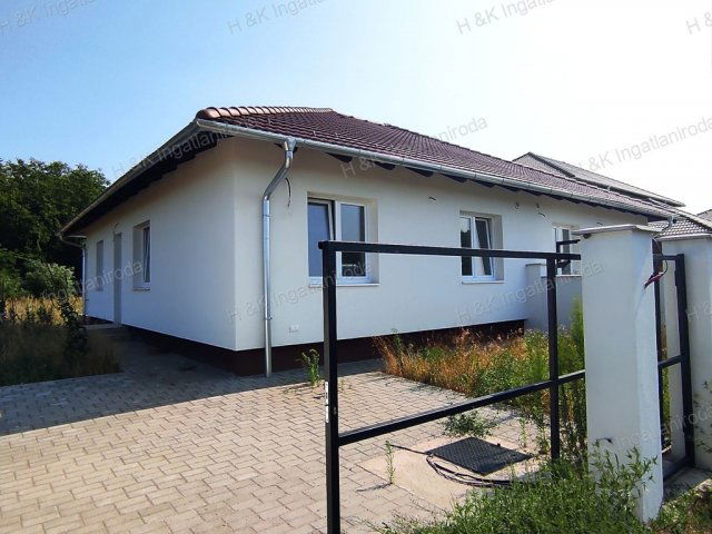 Eladó ikerház, Őrbottyánban 82.49 M Ft, 4 szobás