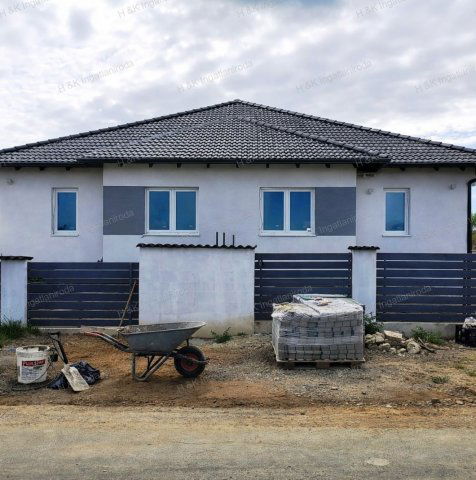 Eladó ikerház, Őrbottyánban 97.5 M Ft, 4 szobás