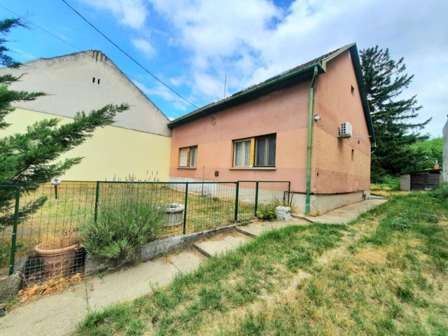 Eladó családi ház, Budapesten, XV. kerületben 75.9 M Ft