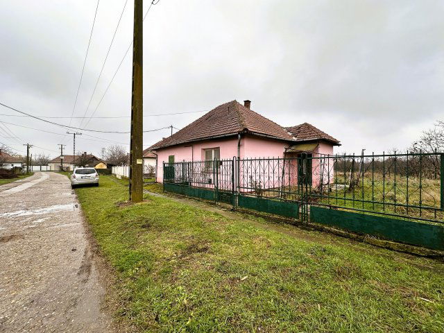 Eladó családi ház, Sarkadkeresztúron 4 M Ft, 2 szobás