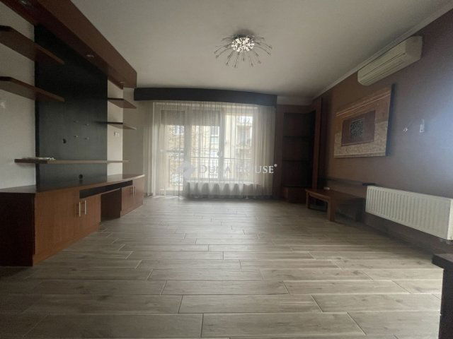 Eladó téglalakás, Kecskeméten 88 M Ft, 3 szobás