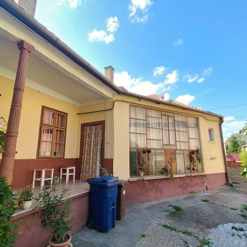 Eladó családi ház, Véménden 26.9 M Ft, 6 szobás