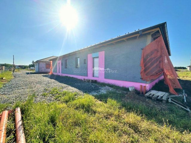 Eladó ikerház, Szombathelyen 92 M Ft, 4 szobás