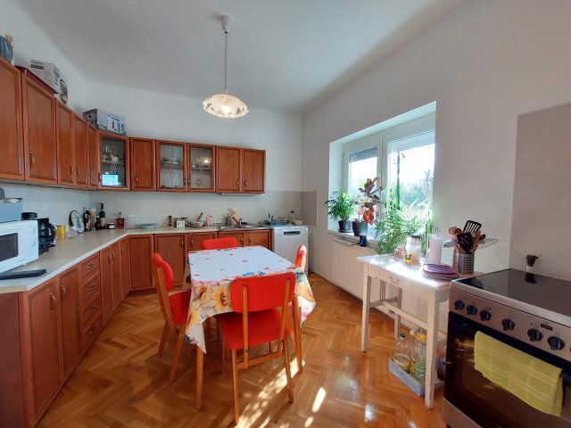 Eladó családi ház, Szegeden 99 M Ft, 5 szobás