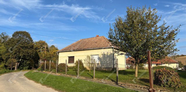 Eladó családi ház, Nemesapátiban 21 M Ft, 4 szobás