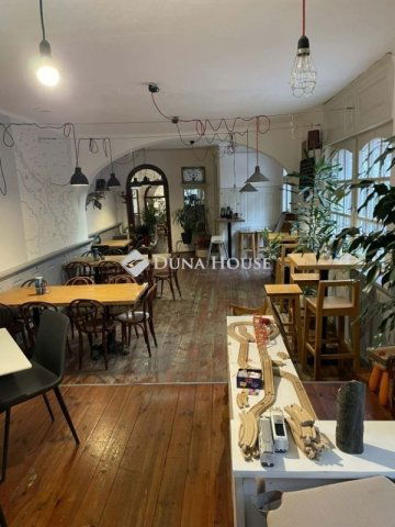 Eladó családi ház, Pécsett 119.9 M Ft, 3 szobás